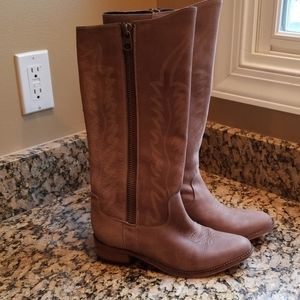 Steve Madden boot size 8.5 leather